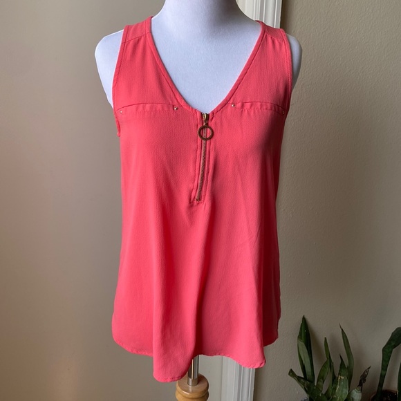 FINAL SALE Small coral accented sleeveless top - Picture 1 of 6